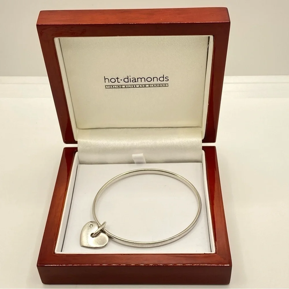 HOT Diamonds Silver Sterling And Diamonds Heart Charm Bangle Bracelet With Box